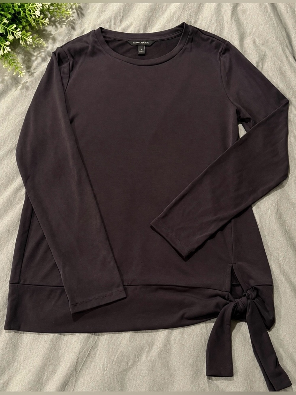 Banana Republic Black Long-Sleeve Tie-Hem Tee
